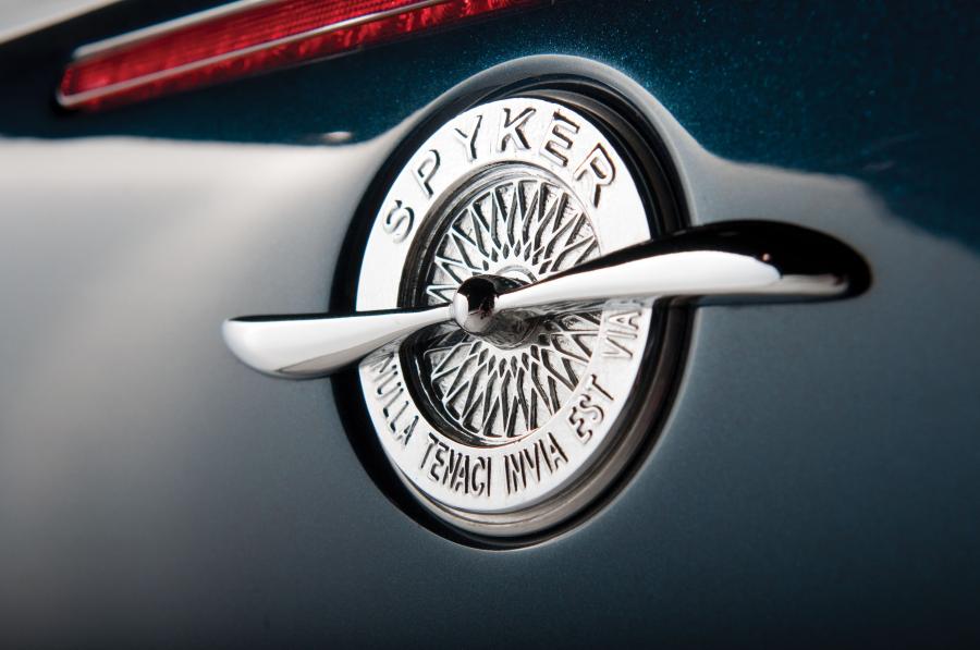 Логотип Spyker C8 Spyder 2006 года  (фото 2 из 15)